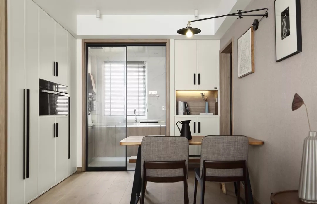 108㎡现代简约三居 装饰性与实用性兼得