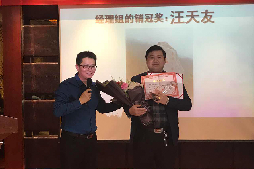 今朝装饰&巧装家三月总结表彰大会 今朝装饰&巧装家三月总结表彰大会